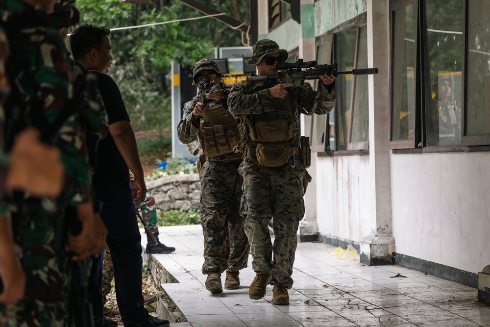 Keris MAREX 23: Introduction to MOUT, Weapons Handling