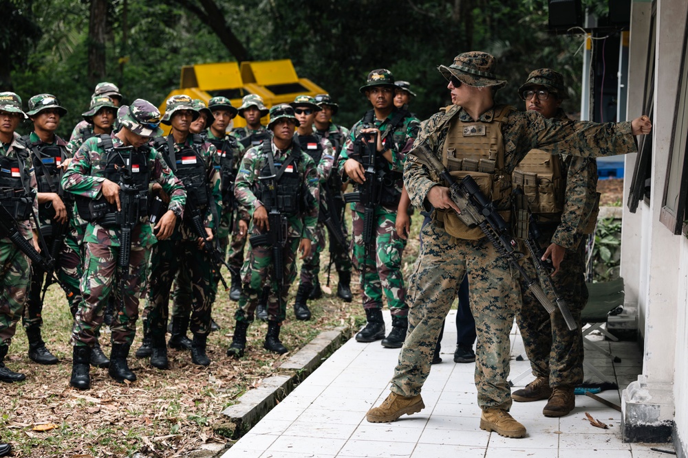 Keris MAREX 23: Introduction to MOUT, Weapons Handling