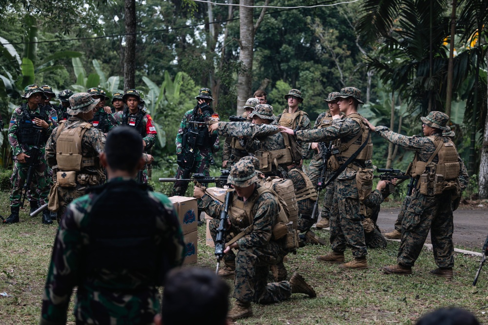 Keris MAREX 23: Introduction to MOUT, Weapons Handling