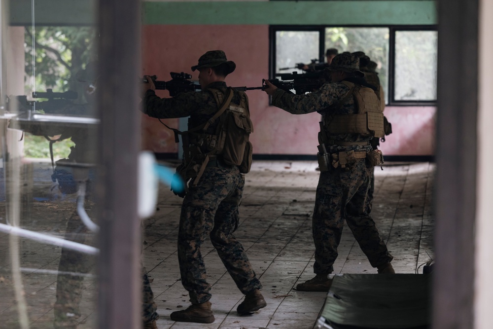 Keris MAREX 23: Introduction to MOUT, Weapons Handling