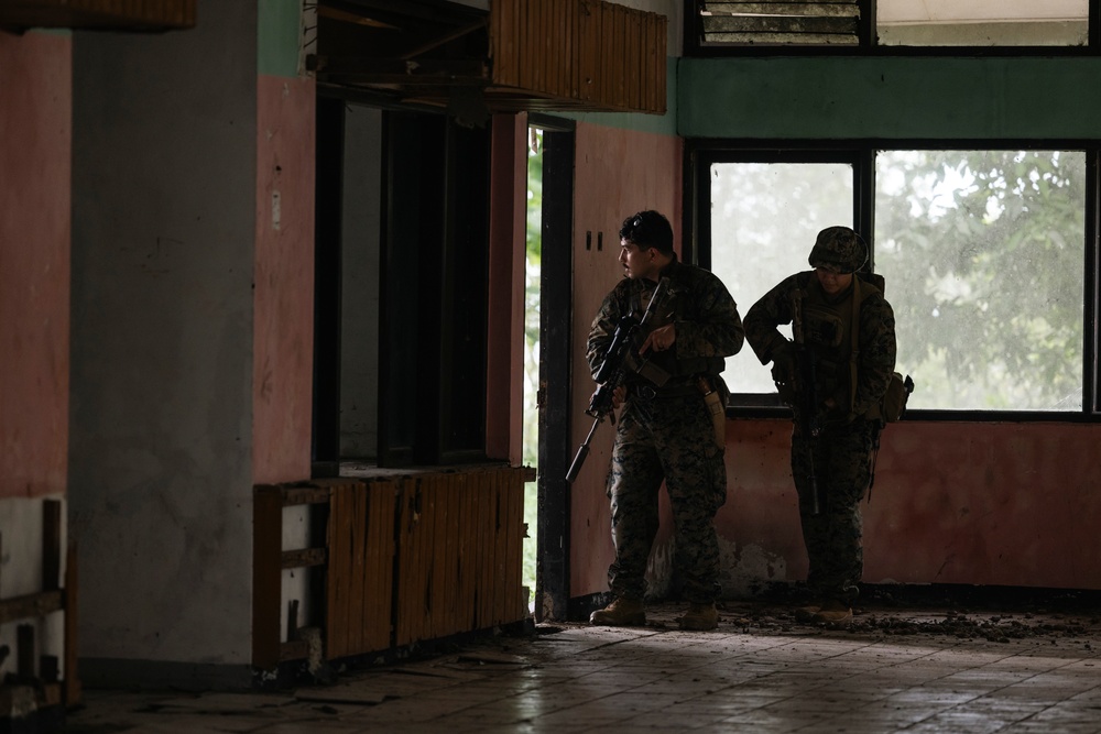 Keris MAREX 23: Introduction to MOUT, Weapons Handling