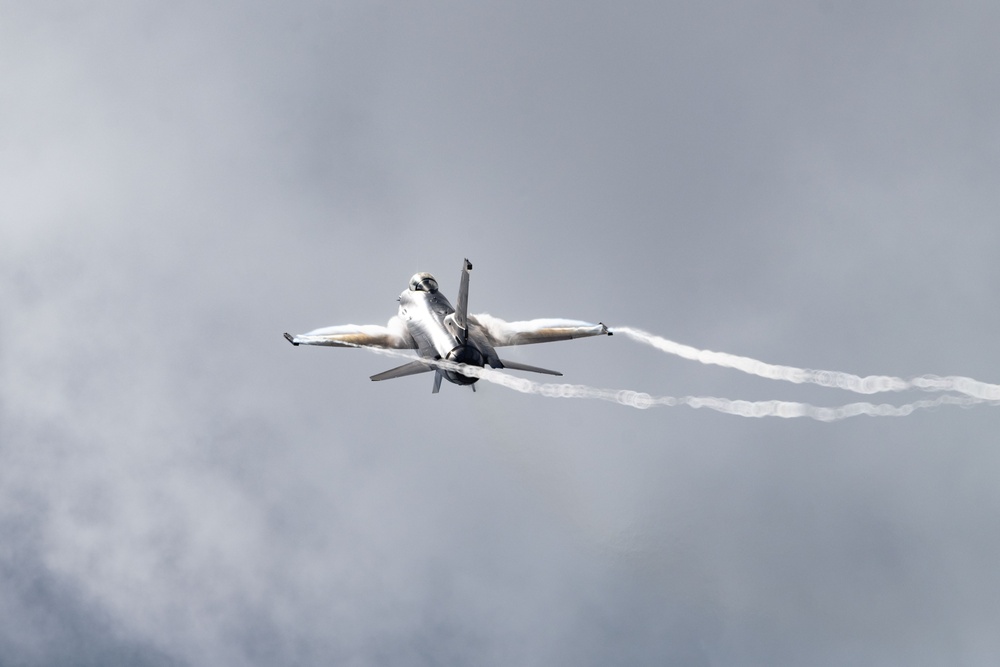 F-16 Viper Demo Team performs at Stuart Air Show