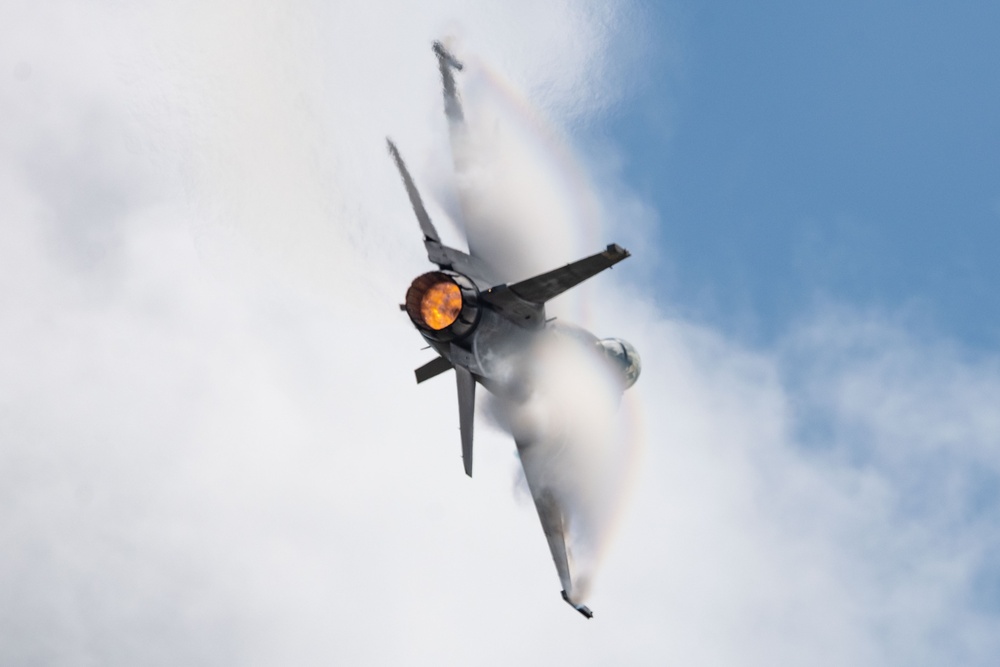 F-16 Viper Demo Team performs at Stuart Air Show