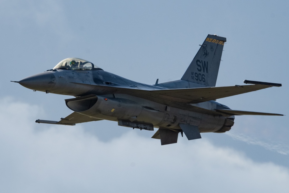 F-16 Viper Demo Team performs at Stuart Air Show