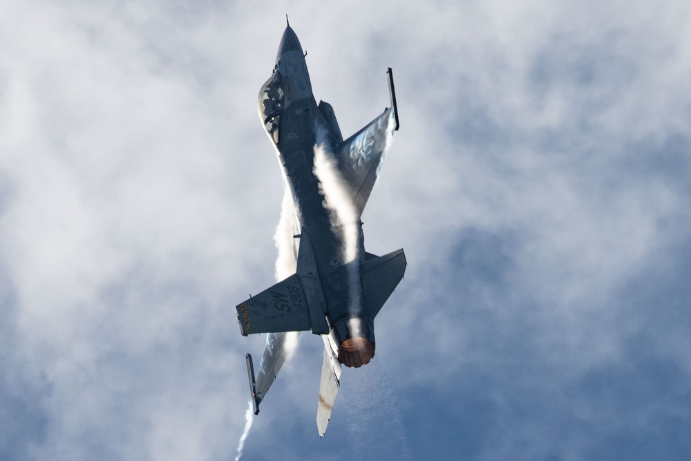 F-16 Viper Demo Team performs at Stuart Air Show