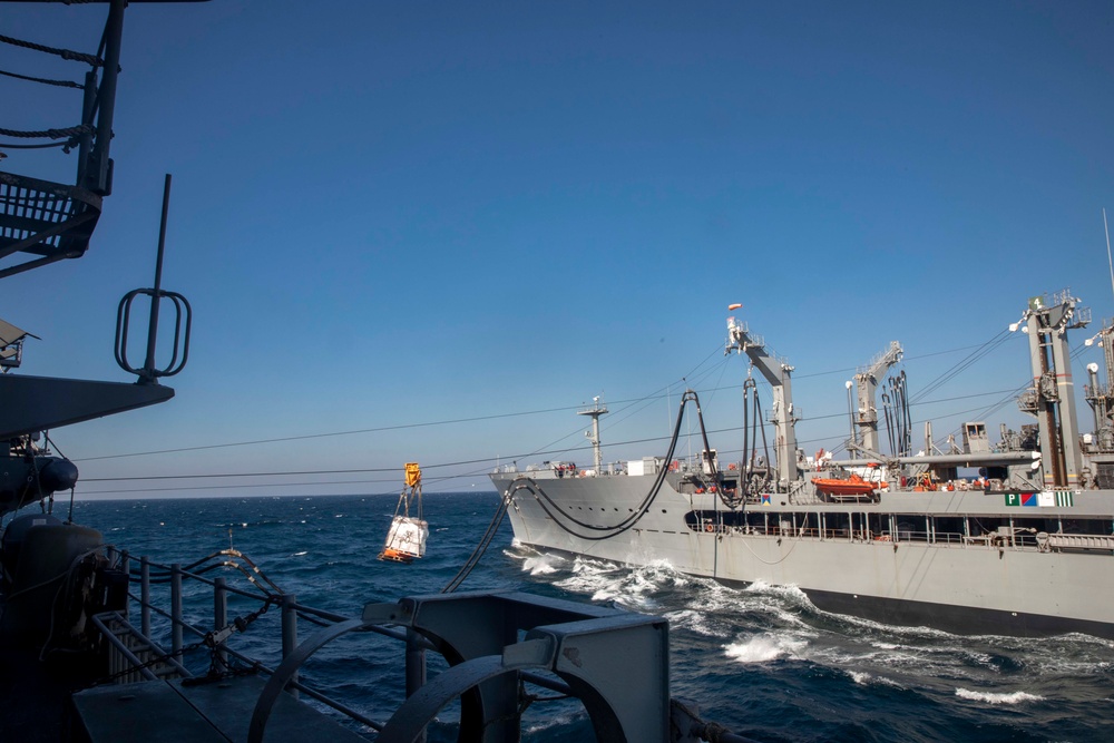 USS Philippine Sea (CG 58) Conducts Replenishment-at-Sea