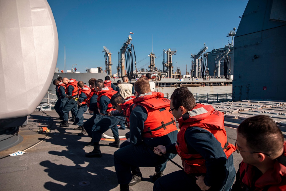 USS Philippine Sea (CG 58) Conducts Replenishment-at-Sea