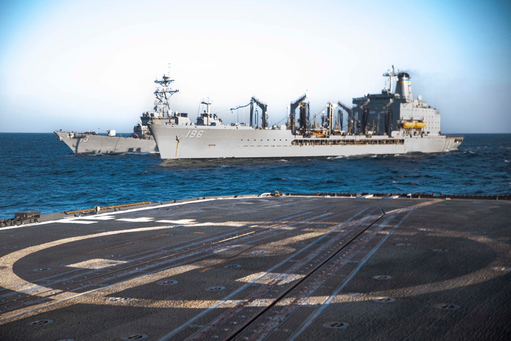 USS Philippine Sea (CG 58) Conducts Replenishment-at-Sea