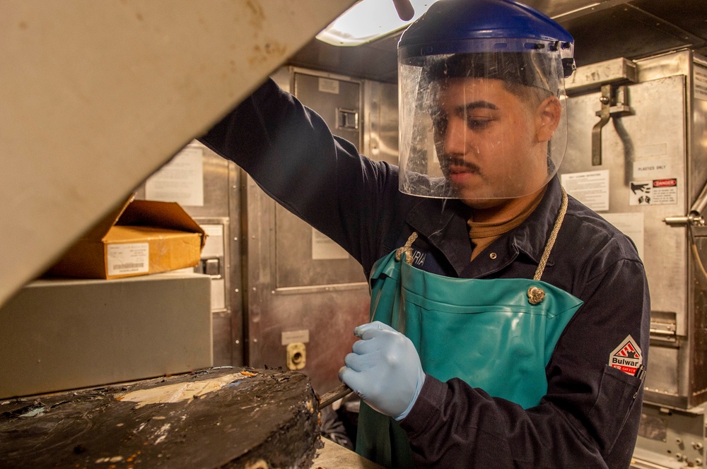 USS Hopper (DDG 70) Trash Plant Processing