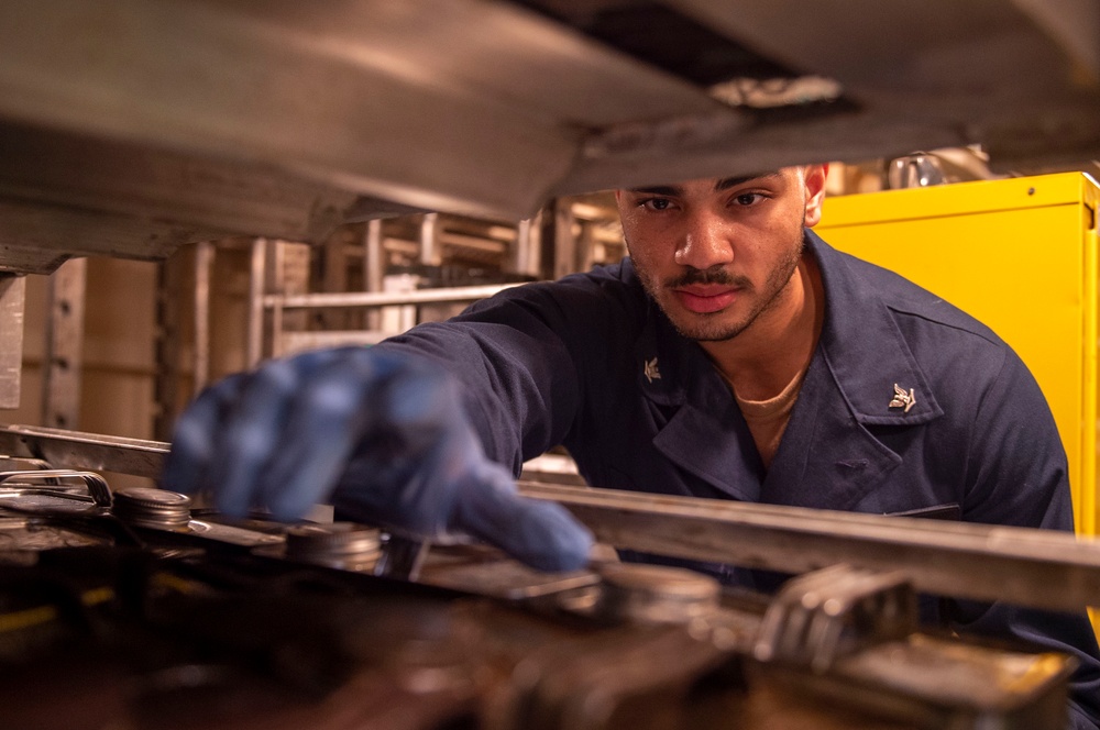 USS Hopper (DDG 70) Maintenance