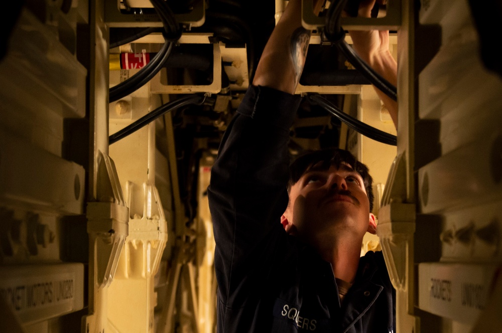 USS Hopper (DDG 70) Maintenance