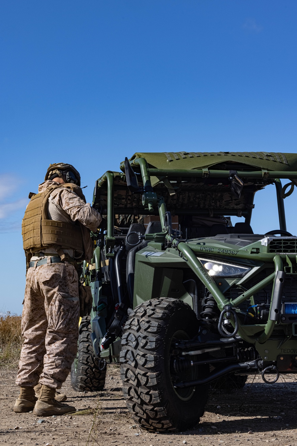 Steel Knight 23.2: 5th Marines unloads Ultra Light Tactical Vehicle from MV-22B Osprey