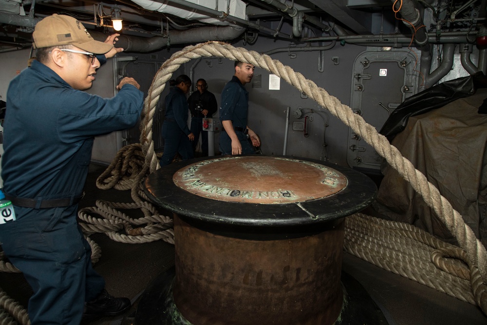 Abraham Lincoln departs San Diego Bay