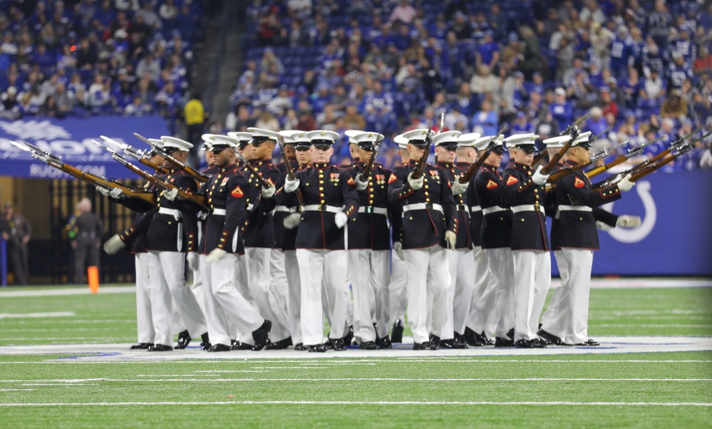 Service members participate in &quot;Salute to Service&quot; Game