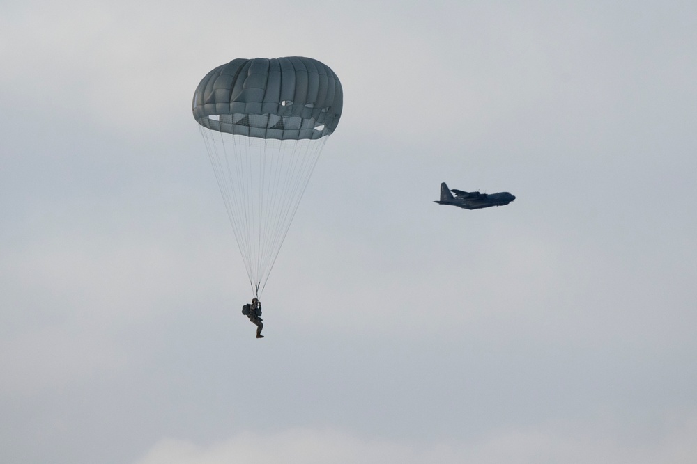 Air Force special warfare Airmen, Alaska Air National Guard aviators, and Army paratroopers conduct airborne training at JBER