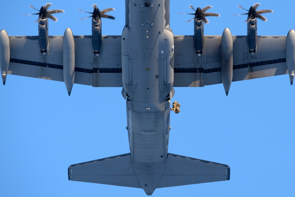 Air Force special warfare Airmen, Alaska Air National Guard aviators, and Army paratroopers conduct airborne training at JBER