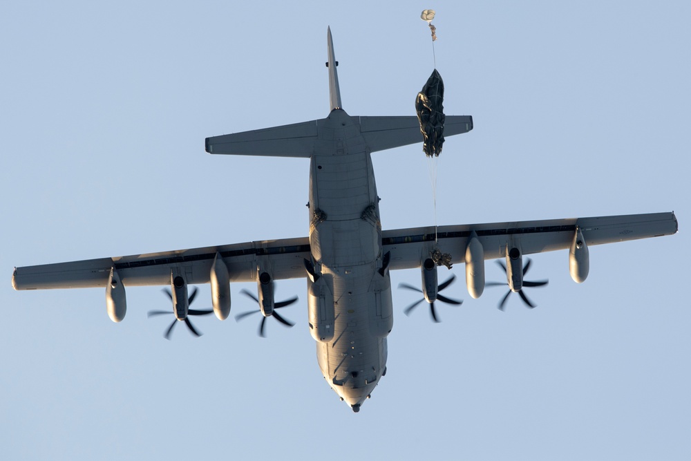 Air Force special warfare Airmen, Alaska Air National Guard aviators, and Army paratroopers conduct airborne training at JBER