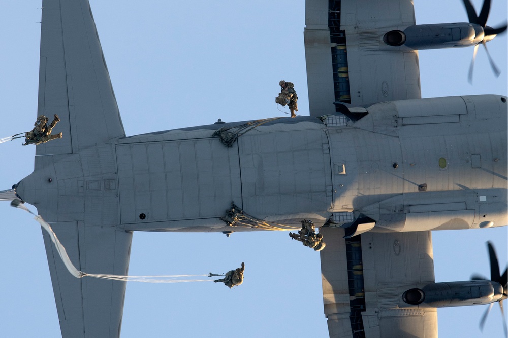 Air Force special warfare Airmen, Alaska Air National Guard aviators, and Army paratroopers conduct airborne training at JBER