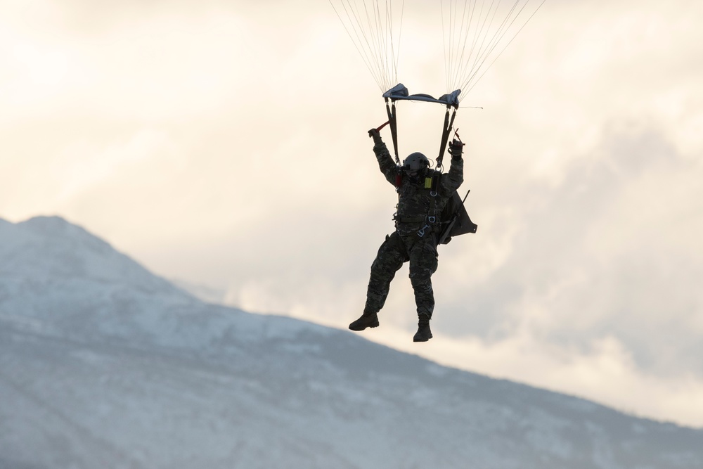 Air Force special warfare Airmen, Alaska Air National Guard aviators, and Army paratroopers conduct airborne training at JBER