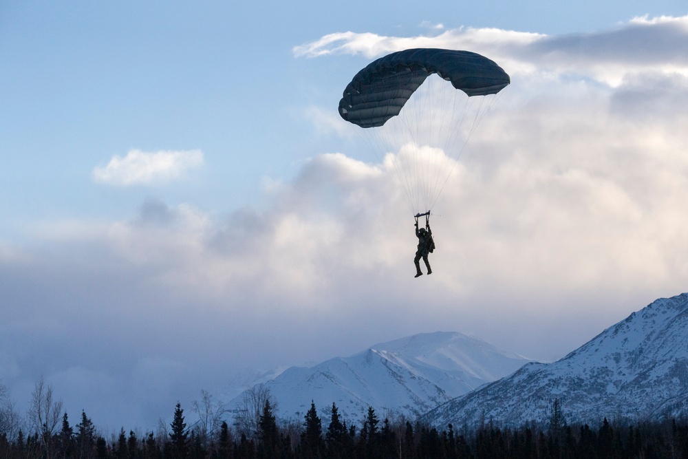 Air Force special warfare Airmen, Alaska Air National Guard aviators, and Army paratroopers conduct airborne training at JBER