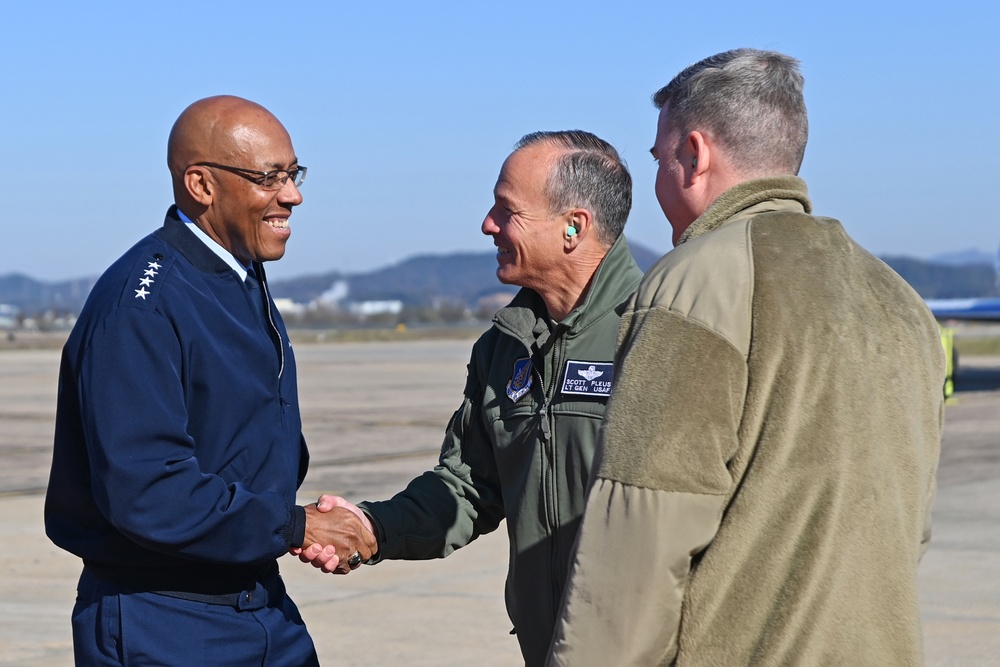 US Chairman of the Joint Chiefs of Staff concludes visit to Osan AB