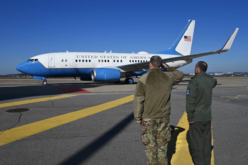 US Chairman of the Joint Chiefs of Staff concludes visit to Osan AB