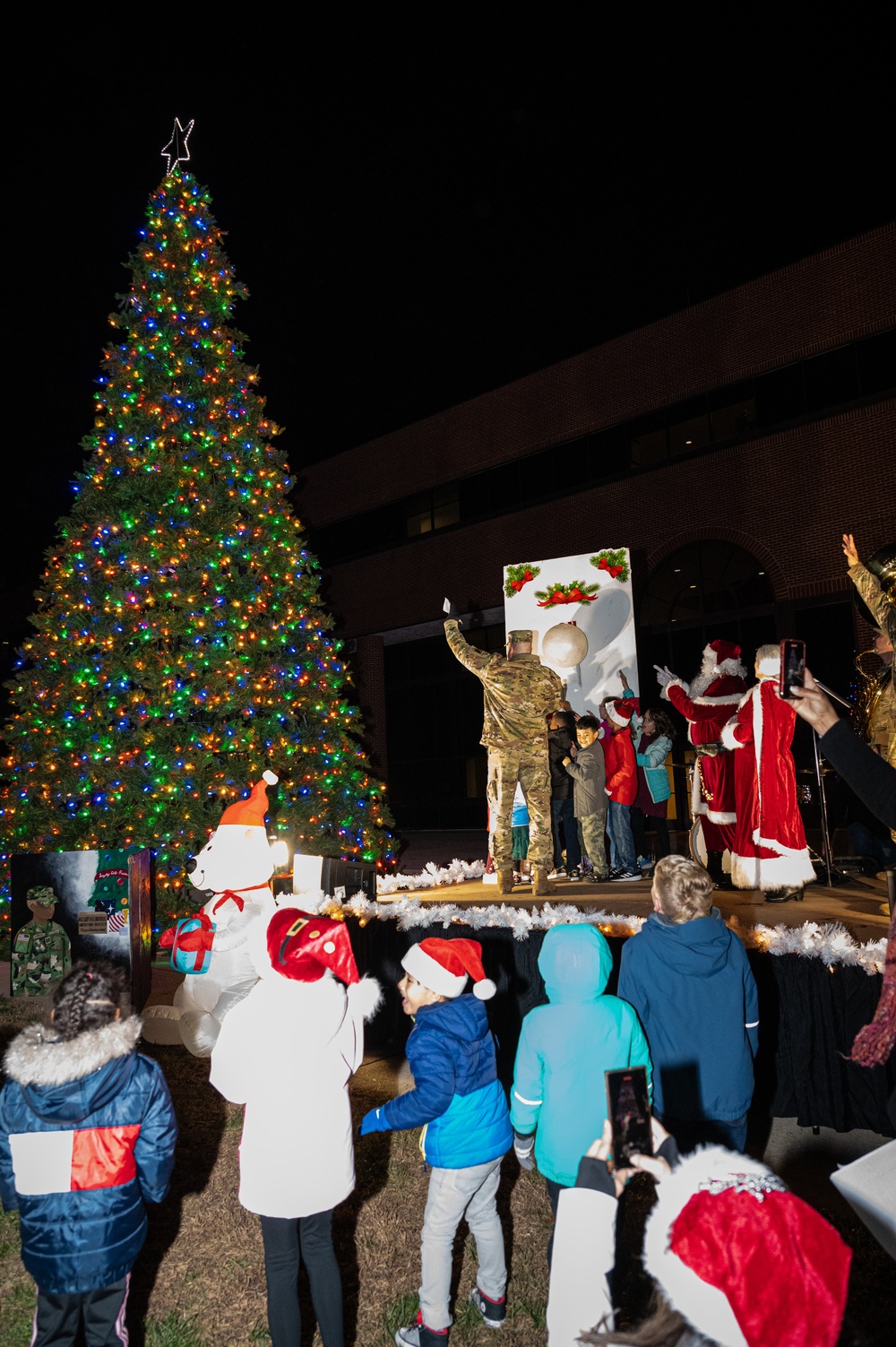 MSCoE Plaza a whole lot brighter after merry tree-lighting ceremony