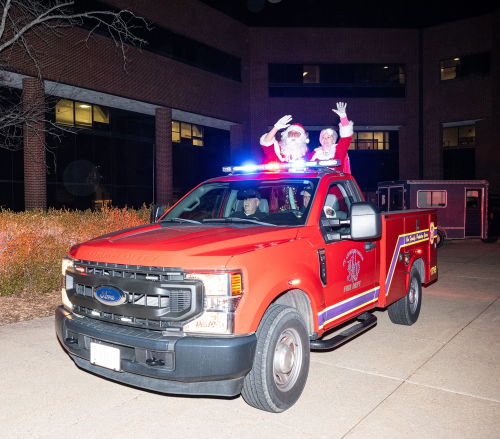 MSCoE Plaza a whole lot brighter after merry tree-lighting ceremony