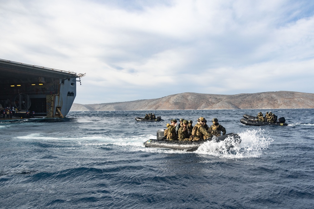 26th MEU(SOC) Marines conduct amphibious operations with Hellenic Marines