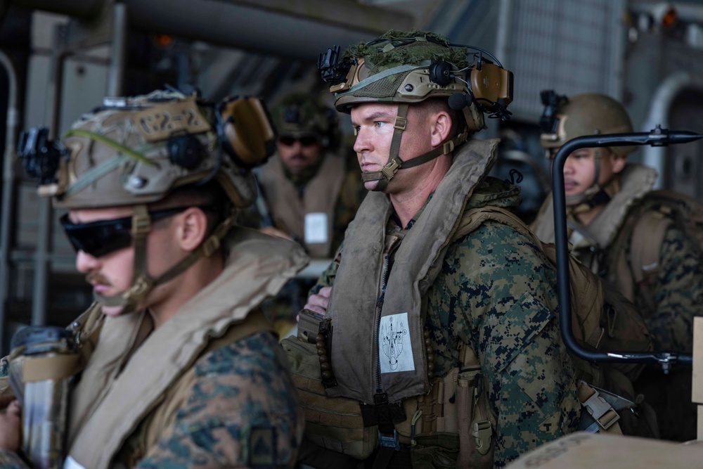 26th MEU(SOC) Marines conduct amphibious operations with Hellenic Marines