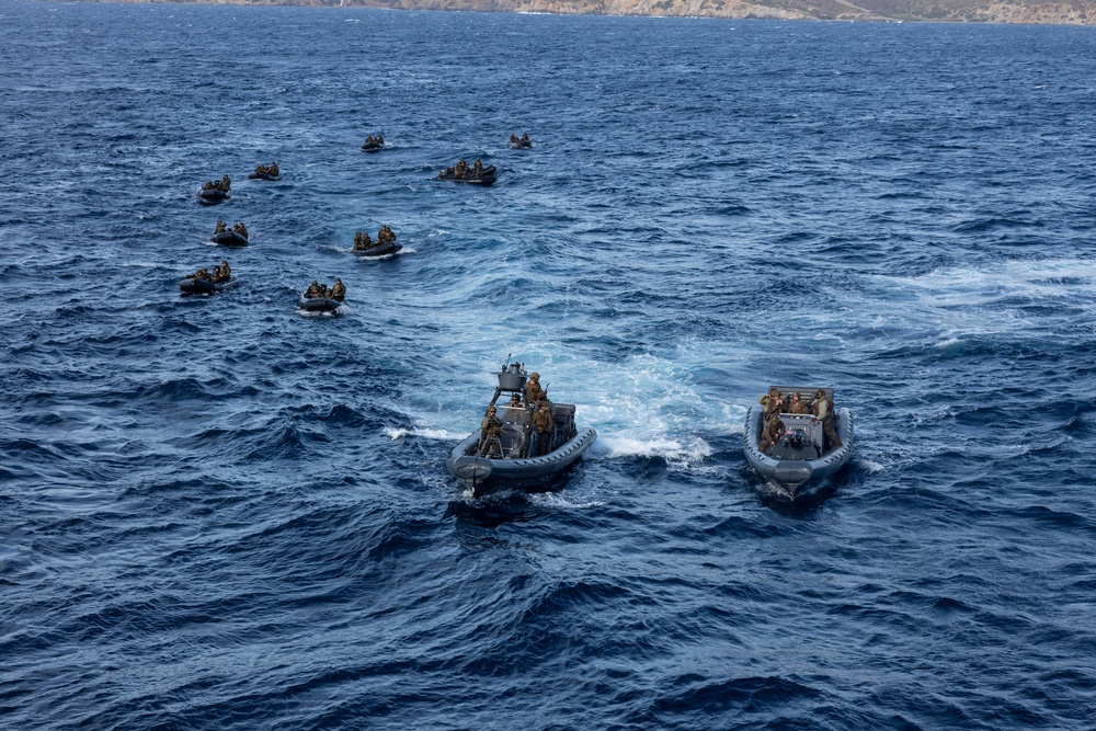 26th MEU(SOC) Marines conduct amphibious operations with Hellenic Marines