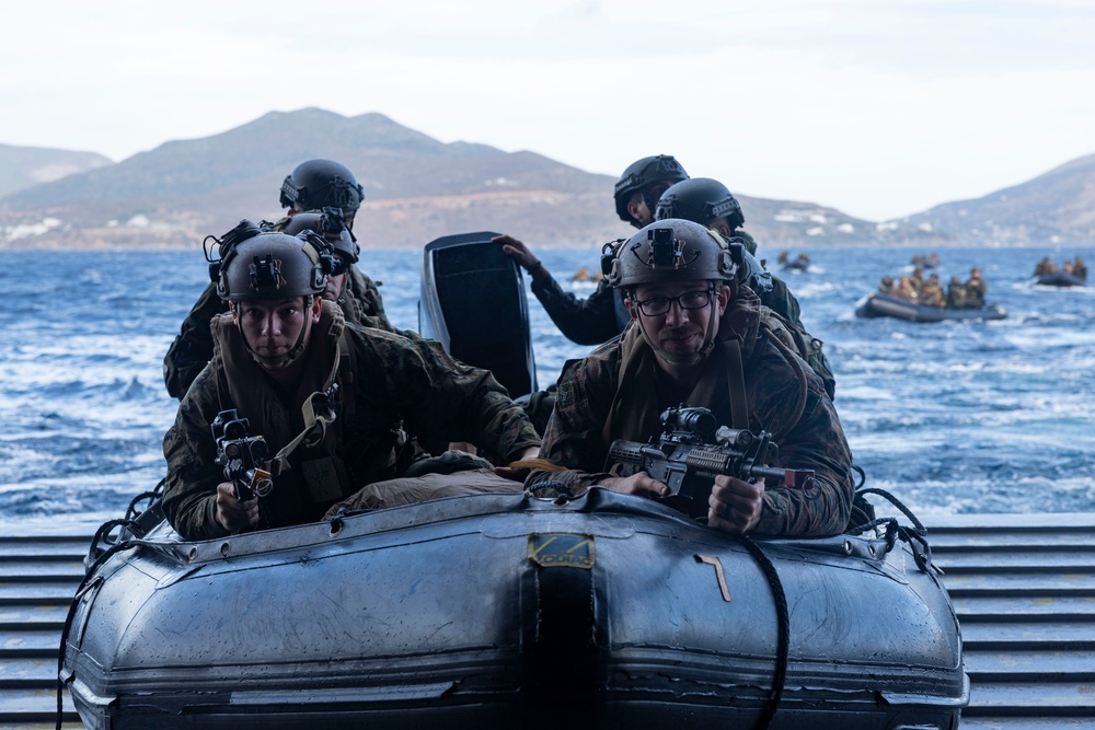 26th MEU(SOC) Marines conduct amphibious operations with Hellenic Marines