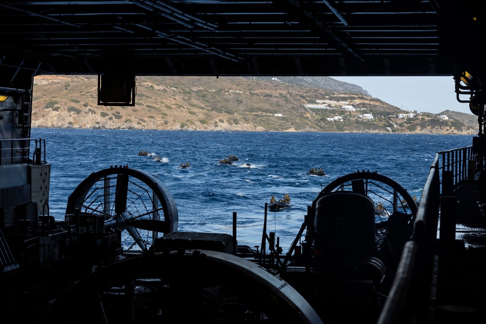 26th MEU(SOC) Marines conduct amphibious operations with Hellenic Marines