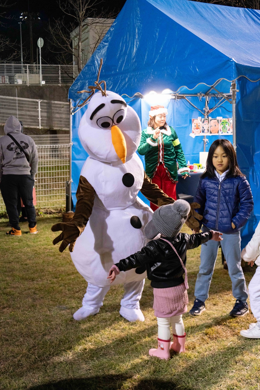 Ikego Housing Base Celebrates Christmas Tree Lighting Ceremony