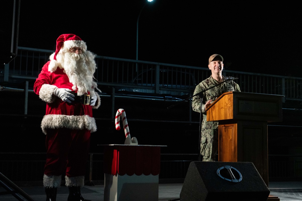 Ikego Housing Base Celebrates Christmas Tree Lighting Ceremony