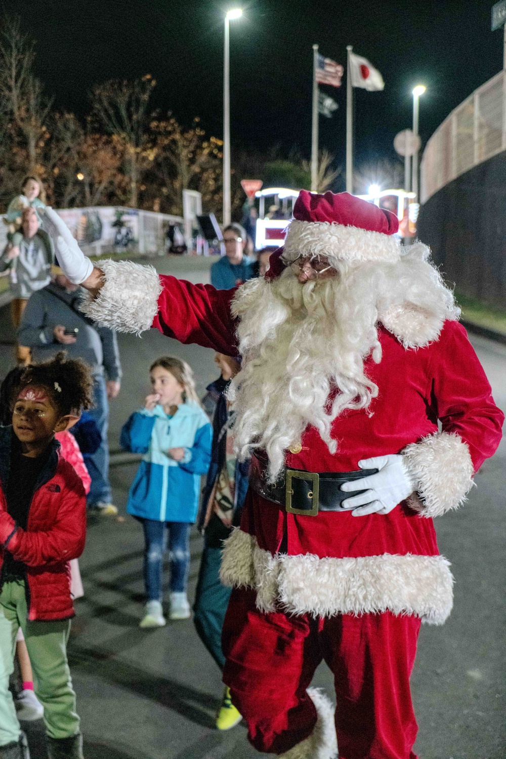 Ikego Housing Base Celebrates Christmas Tree Lighting Ceremony