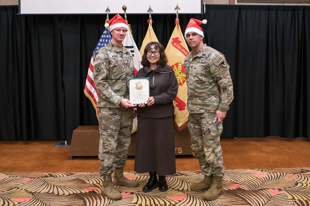 Quarterly Awards Ceremony Brings Humphreys Community Together During the Holiday Season