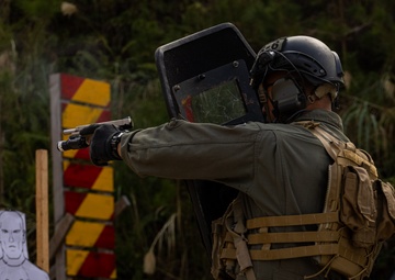 Senior leaders of H&amp;S Bn join SRT on live fire range