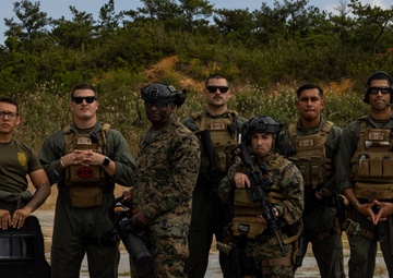 Senior leaders of H&amp;S Bn join SRT on live fire range