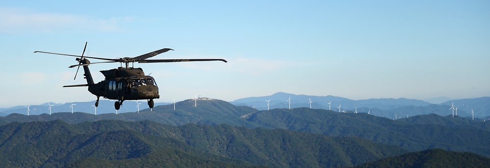 Special Operations Command Korea and 2nd Combat Aviation Brigade partner up for joint fast-rope demonstration