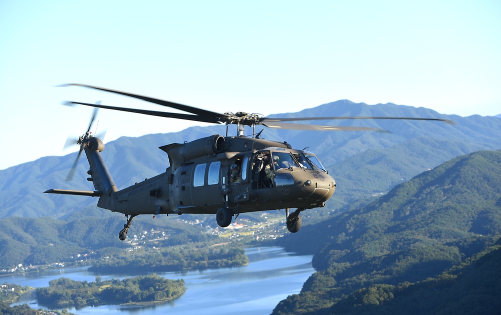 Special Operations Command Korea and 2nd Combat Aviation Brigade partner up for joint fast-rope demonstration