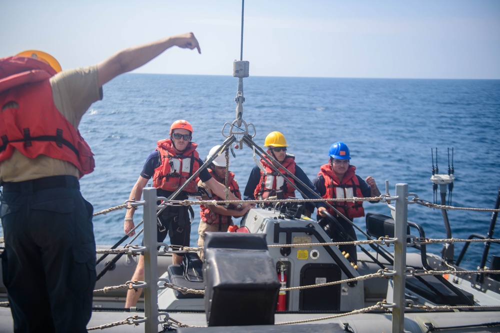 USS Mason (DDG 87) Supports C5F Operations