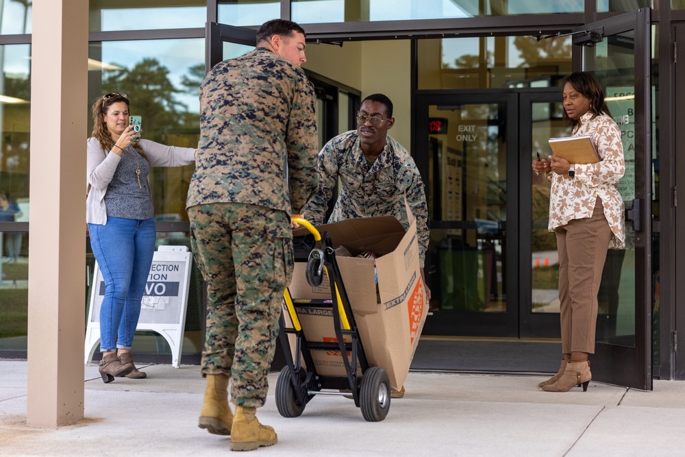 DeLalio Elementary School Food Drive