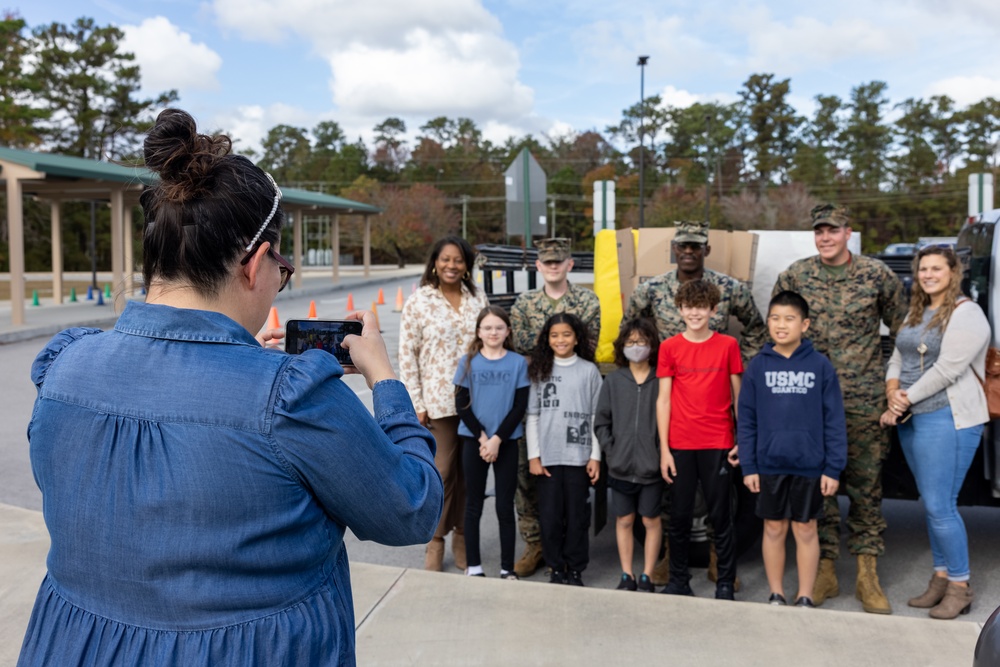 DeLalio Elementary School Food Drive