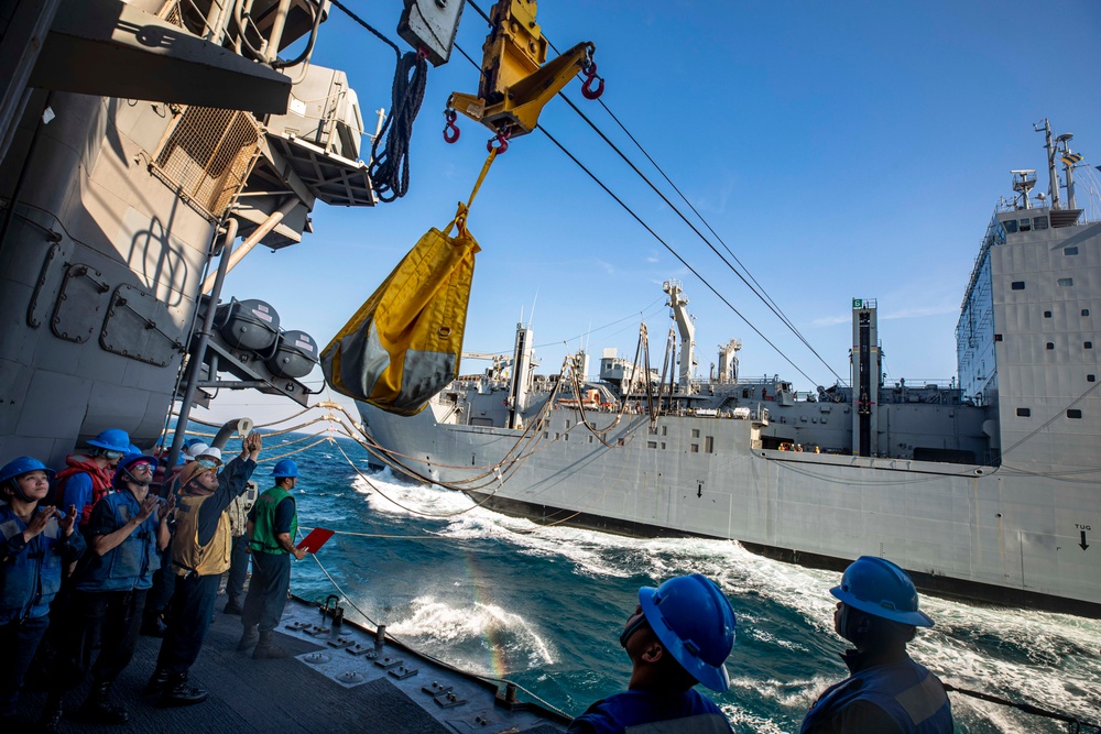 USS Philippine Sea (CG 58) Conducts Replenishment-at-Sea