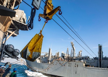 USS Philippine Sea (CG 58) Conducts Replenishment-at-Sea