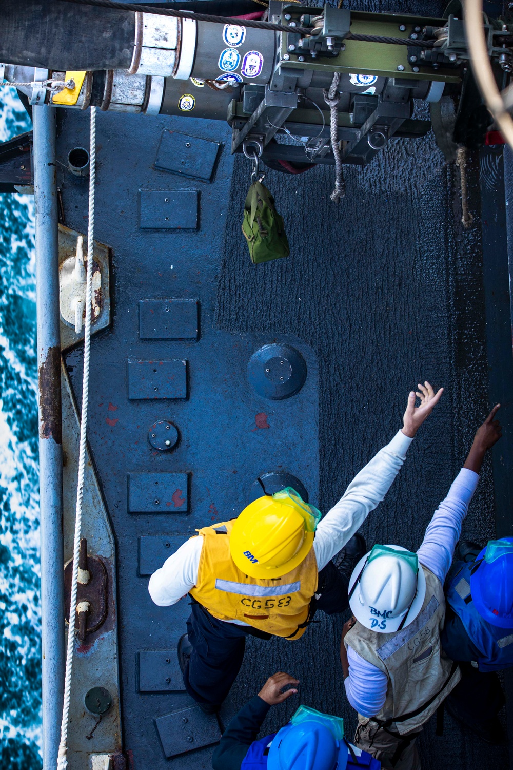 USS Philippine Sea (CG 58) Conducts Replenishment-at-Sea