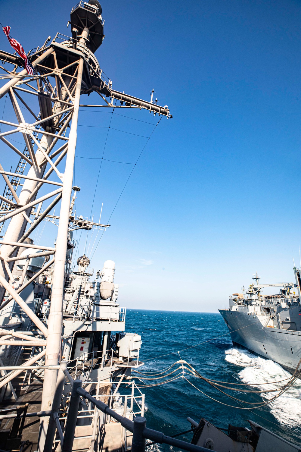 USS Philippine Sea (CG 58) Conducts Replenishment-at-Sea