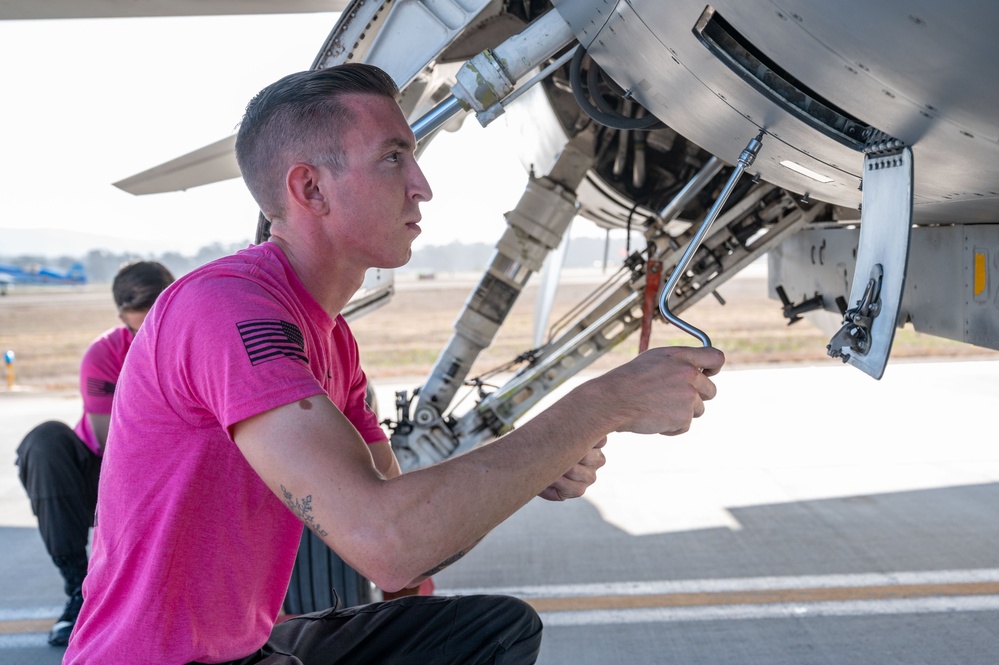 F-16 Viper Demo Team performs at Central Coast Airfest