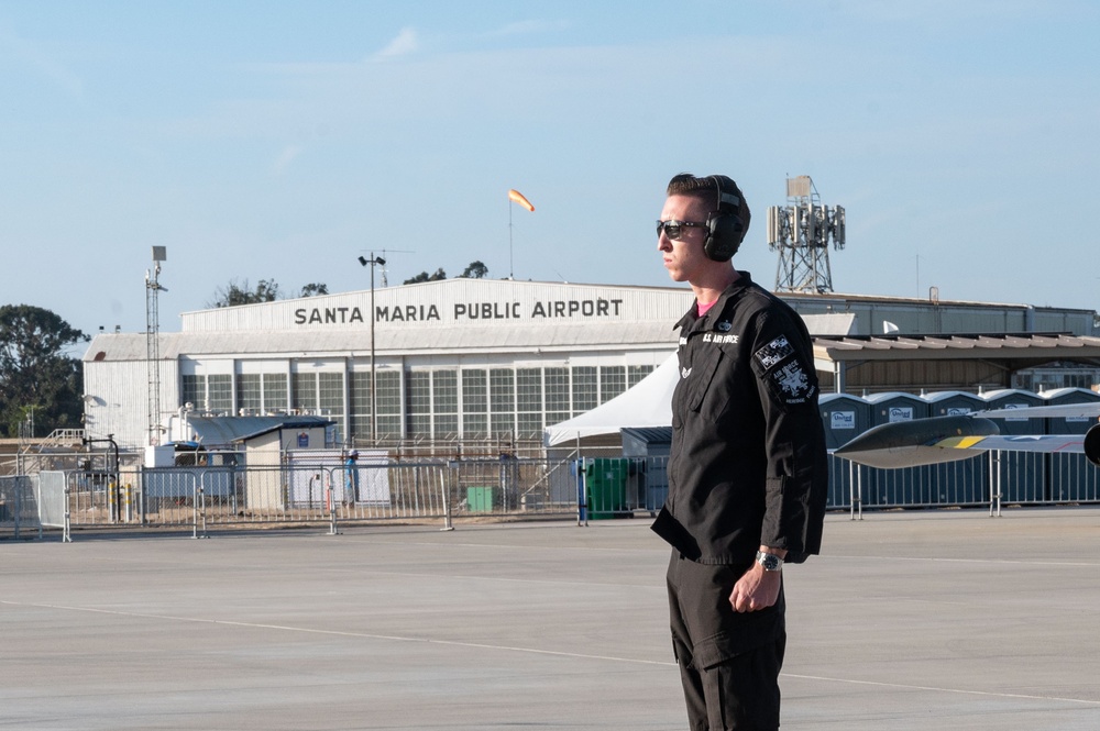 F-16 Viper Demo Team performs at Central Coast Airfest